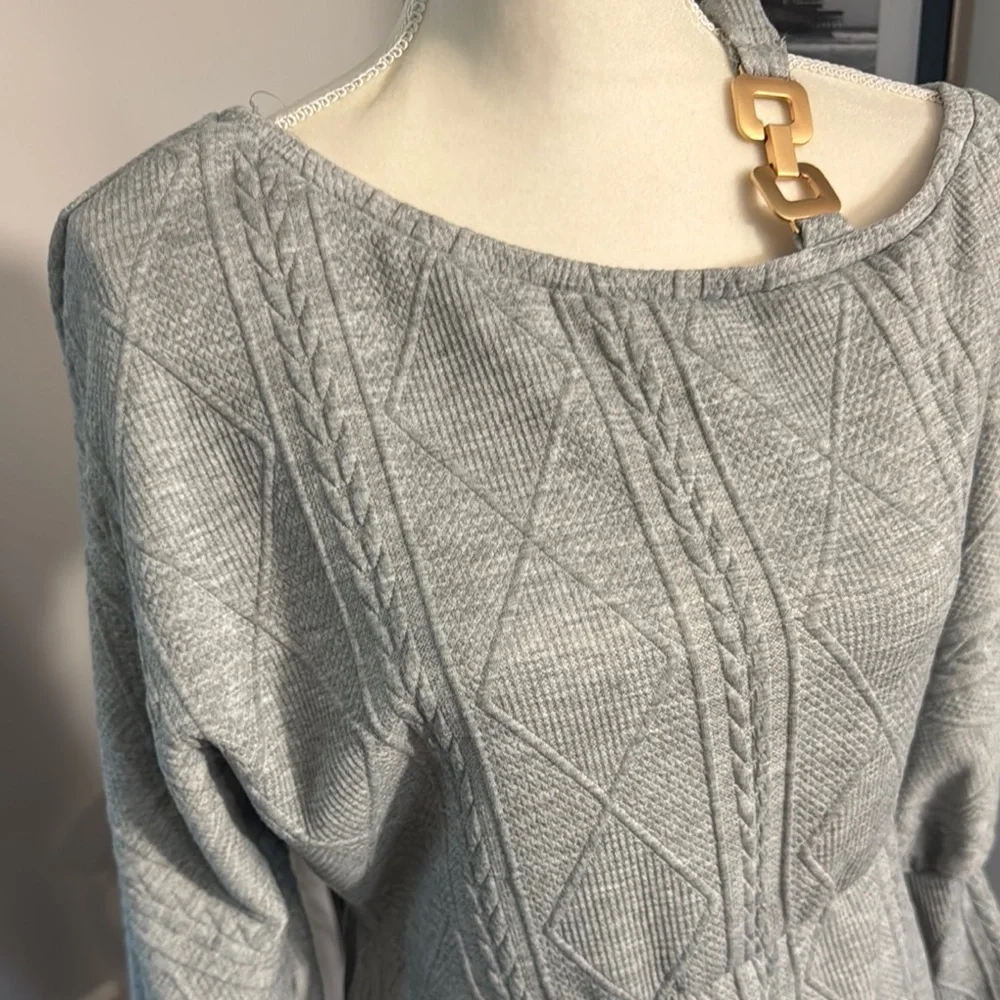 Elegant Gray Knit Dress - Picture 2 of 6